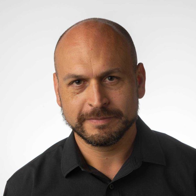 Headshot of Gil Duran